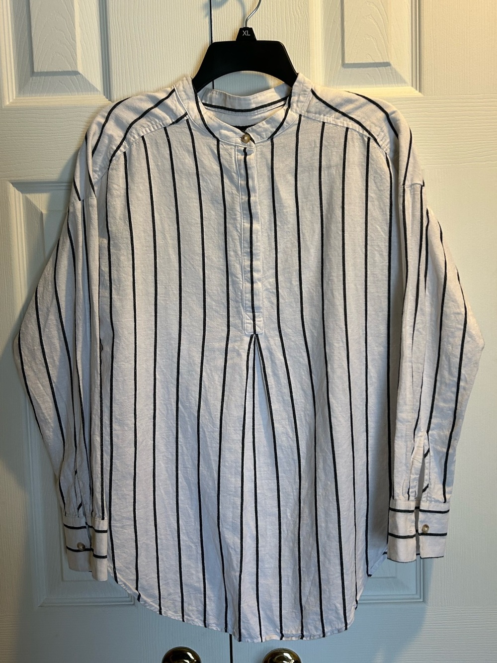 Banana Republic linen/cotton blend White Button-Front tunic with Black Pinstripe